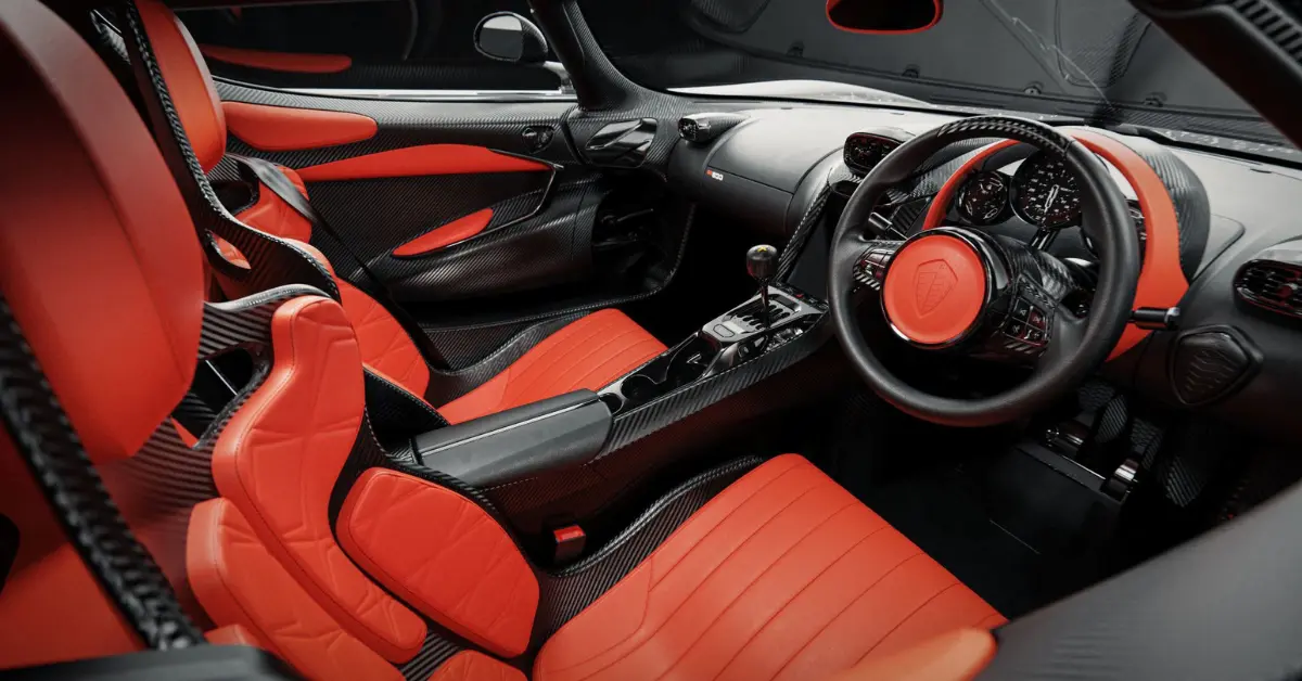 Manual madness — Koenigsegg CC850 roars in (2) Koenigsegg CC850 arrives in Saudi Oct 2025 — 1,385 hp manual hypercar from SAR 13.7M, only 70 made